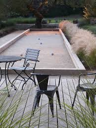 Epingle Par Luperini Sur Bocce Terrain Petanque Patio Contemporain Amenagement Paysager Pour Petite Arriere Cour