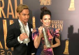 Nonton film bioskop sub indo dan streaming movie terbaru. Pendosa Ingin Ke Syurga Dukun Diangkat Karya Terbaik Ask 2018 Hiburan Mstar