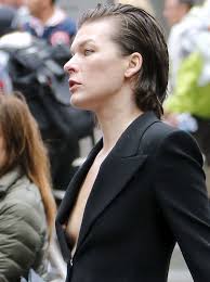 ミラ ジョボビッチ 乳首