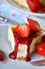 La rubrique cheesecake de gateau.com vous apprendra à réussir un cheesecake au visuel gourmand et comment le décliner à l'infini en y mêlant coulis, pépites de fruits ou de chocolat. Cheesecake New Yorkais Aux Fraises Aux Delices Du Palais