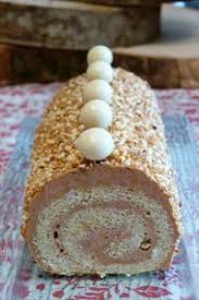 Buche De Noel Roulee Au Praline Buche De Noel Recette Dessert Noel Buche De Noel Roulee