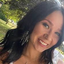 Julie Kain's Instagram, Twitter & Facebook