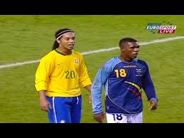 Ronaldinho is a brazilian footballer considered to be one of the best players of his generation. Ronaldinho Robinho Show For Brazil 10 10 2006 Youtube