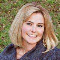 Elizabeth Peet's Instagram, Twitter & Facebook