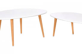 Contoh model set meja kursi kayu minimalis yang ke dua adalah model minimalis dengan kombinasi sofa dengan warna polos yang sama. 3 Jenis Meja Tamu Untuk Rumah Minimalis