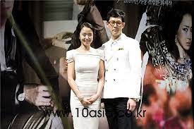 A man's affair with his family's housemaid leads to a dark consequences. Photos The Housemaid 2010 Press Conference Hancinema The Korean Movie And Drama Database