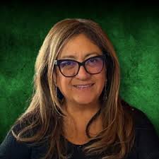 🌿 Meet Anna! 🌿 Introducing Anna Pressner, the Business Manager of Echo  Valley Landscaping! Anna plays a vital role in ensuring smooth operations  and delivering exceptional customer experiences. From coordinating daily  business