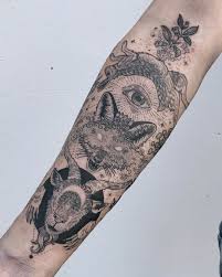 A Collision Of Flora Fauna And The Cosmic In Tattoos By Pony Reinhardt Colossal Eye Tattoo Tattoos Guru Tattoo