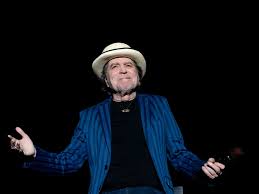 Joaquín Sabina (76 años) se sincera: “No se freír un huevo porque soy de  otra generación. Tampoco sé conducir un coche, ni tengo móvil, ni sé lo que  es Internet”