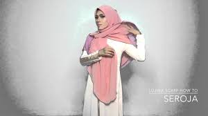 Video pembuatan tudung labuh dengan jahit tangan. Tutorial Tudung Bawal Bidang 60 Gaya 2 Seroja By Lujina Scarf Youtube