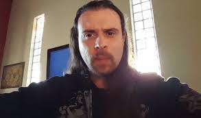 Luis fernando de moura cagnin is a brazilian musician, music instructor and youtuber who produces videos about heavy metal culture, video ga. Nando Moura Da Depressao Home Facebook