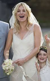 Kate moss hochzeitskleid von supermodel kommt in museum. Kate Moss So Romantisch Heiratet Sie Ihren Jamie
