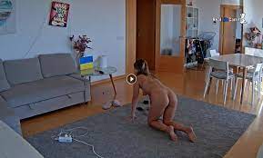 Reallifecam - Anya make nude fitness in living room on the floor 12.11.2022