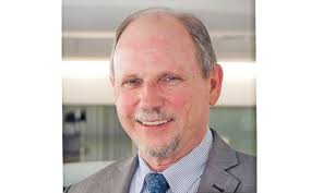 Consultor en la industria automotriz da a conocer los desafíos en el  entorno global