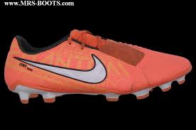 Freekickerz vs robert lewandowski (striker fc bayern münchen). Robert Lewandowski Nike Match Worn Boots