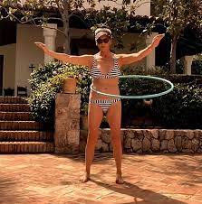 Sexy Celebrity Swimsuit Photos
