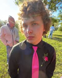 hi!! my name's derek and i'm looking for some friends to hang out with at  uiuc!! i am a political science major! always willing to go to the gym,  parties, or just