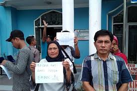 Keramika indonesia assosiasi tbk (kias) 41. Gaji Tak Dibayar Karyawan Klinik Unjuk Rasa Dan Sandera Direkturnya Halaman All Kompas Com