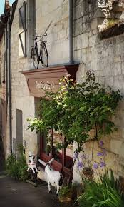 Antiquites A Montsoreau Decor Display Exterior Loire Valley