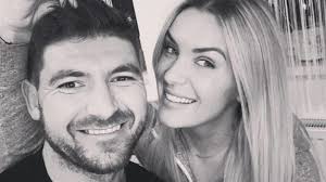 Pamela hódi is a 32 year old hungarian reality tv contestant. Hodi Pamelanak Draga Az Alberlet De Nem Panaszkodik Nlc