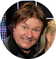 Hele norges charterkonge, svein østvik, er gjest hos ari og michael denne uken. Sin Til A Posere Som En Mindrearig