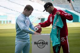 Ending this saturday with the return of saul 'canelo' alvarez, who faces avni yildirim at the hard rock stadium in miami, florida. Alvarez Vs Yildirim Why They Re Fighting For Canelo S Super Middleweight Titles Draftkings Nation