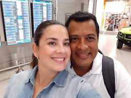 Hoy es el cumpleaños de mi esposa Berta Valle. Desde esta distancia  temporal le mando todo mi amor y la firme esperanza de que pronto podremos  reunirnos físicamente, al igual que miles