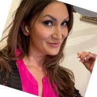 Lorraine Reese's Instagram, Twitter & Facebook