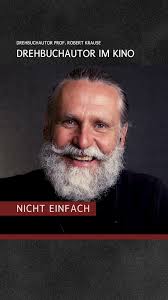 Sitzen die Wendepunkte auch? Dieser Gedanke kommt Robert im Kino schon  mal., Aber wenn ihn der Film packt, dann ist das völlig vergessen …, 👉  Kannst du dich voll auf Filme, Serien oder Romane ...