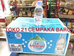 Di indonesia, air mineral dikemas dalam botol plastik maupun kaca dengan mengikuti anjuran lembaga kesehatan. Harga Air Mineral Botol Besar Sekotak
