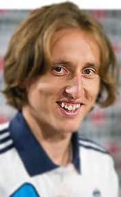 Ballon d'or winner luka modric was shown a straight red card for the first time in his career, after a var decision adjudged the croatian to have ran afoul of new la liga rules governing tackles to the achilles tendon. Biografia De Luka Modric Su Vida Historia Bio Resumida