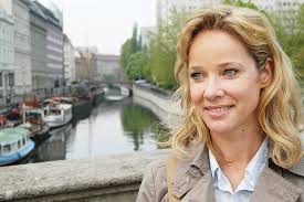 Im Meer der Lügen : Kramer, Ann-Kathrin, Stumph, Wolfgang, Sarbacher,  Thomas, Mitterhammer, Marion, Eckert, Andrea, Kelling, Petra, Gothe,  Laurence, Grünler, Jörg: Amazon.nl: DVD & Blu-ray