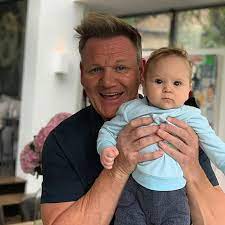 Последние твиты от gordon ramsay (@gordonramsay). Gordon Ramsay Verrat Warum Er Nur Fur Sein Funftes Kind In Der Geburtssuite War Nach Welt
