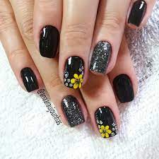 En toda su parte superior del cuerpo, está cubierto de escamas negras y redondas, que a su vez están decoradas por escamas con forma en espiral, de color azul. Pin De Damaris Alvan En Unhas Manicura De Unas Unas Manos Y Pies Unas De Gel Navidenas
