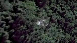 Sebuah syarikat penerokaan maritim australia mendakwa menemui serpihan bangkai pesawat yang kemungkinan mh370 yang hilang sejak 8 mac lalu, iaitu di 5,000 kilometer dari lokasi pencarian sekarang di lautan hindi. Pemburu Amatur Dakwa Temui Kokpit Dan Ekor Pesawat Mh370 Di Hutan Kemboja