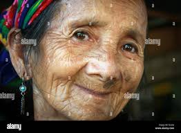 Laos old woman immagini e fotografie stock ad alta risoluzione