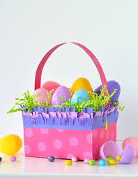 De pâques en carton fabriquer un panier d'oeufs de pâques d'aprés un modèle des paniers de pâques à télécharger : 1001 Modeles Inspirants Et Diy Pour Un Panier De Paques Original