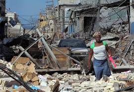 66 em janeiro de 2010, após o terremoto, a china prometeu 4,2 milhões dólares 67 e o presidente dos estados unidos, barack obama, prometeu 1,15 bilhão de dólares em assistência. Haiti Earthquake 2010 Gorka Lejarcegi Photo