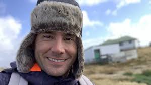 #francisco saavedra #pancho saavedra #canal13 #run #runner #grindr #chile #scl #yoyagif #la cuarta #elcopihueenel13. Pancho Saavedra Prepara El Lanzamiento De Nuevo Libro De Viajes Diarios En Red