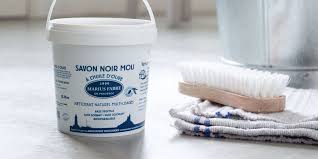 Le melt and pour, littéralement fondre et verser, est une méthode simple pour créer ses savons. Recette Pour Faire Son Liquide Vaisselle Avec Du Savon Noir Marie Claire