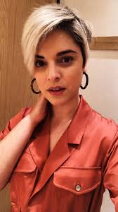 Don't love the color 😭 willing to switch for the neon coral! Or if anyone  wants to sell the neon coral one.. PLEASE message me.