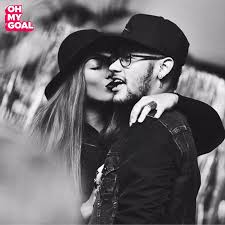 The brazilian has a very close relationship with his younger sister, he doesn't let her out of his. Oh My Goal 5 Things You Don T Know About Neymar Like His Relationship With His Sister Facebook