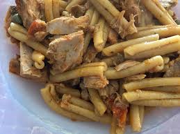 Caserecce Pasta Tipica Con Il Tonno Fresco Le Olive E I Capperi Secondi Piatti Ricette Pasta E Fagioli