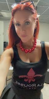 Leslie Hankins's Instagram, Twitter & Facebook