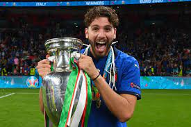 La tua agenzia di fiducia da 30 anni. Report Sassuolo Still Not In Love With Juventus Latest Offer For Manuel Locatelli Black White Read All Over