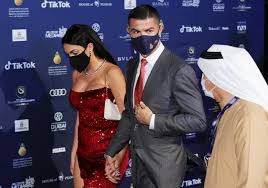 Georgina rodriguez is a famous spanish model. Georgina Rodriguez S Transformation Used To Wear A Veil Now Wear A Tight Dress Okezone Ball Netral News