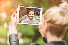 Hiu Messenger App Lets You Make Video Calls In Dubai
