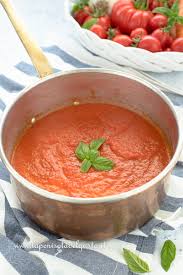 1/2 cipolla 1 cucchiaino di concentrato di pomodoro Sugo Al Pomodoro E Basilico Saporito E Semplice Con Pomodori Freschi