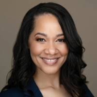 Lisa Cozza's Instagram, Twitter & Facebook