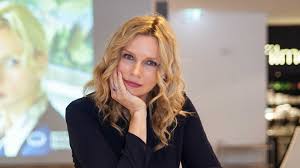 Seit september 2020 ist christine rose das neue gesicht im bayern 1 team. Ein Abend Fur Veronica Ferres Dff Film